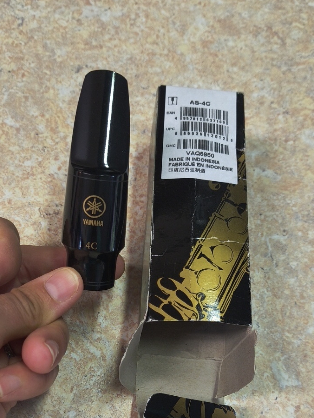 Yamaha Black 4C Alto Saxophone Mouthpiece with Gold Logo